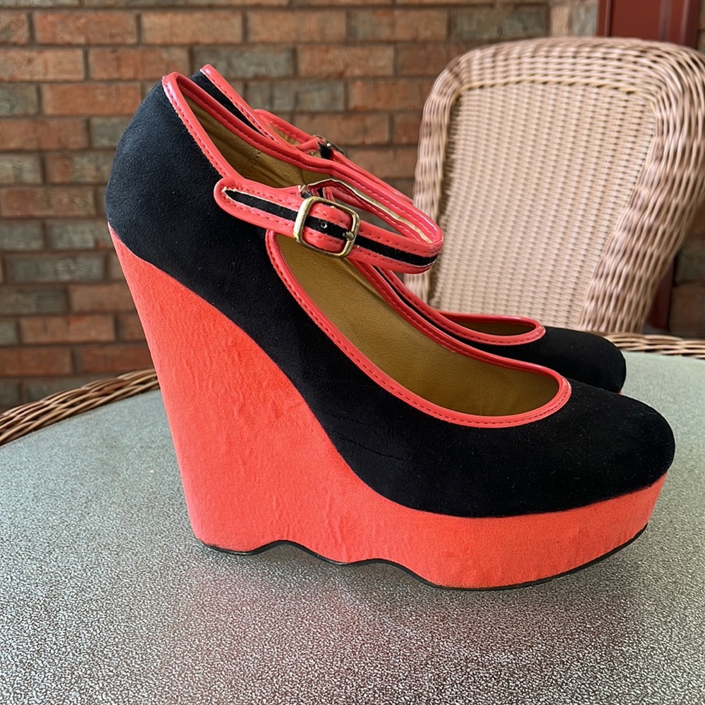 2 Lips Too Platform Heels - Picture 2 of 12